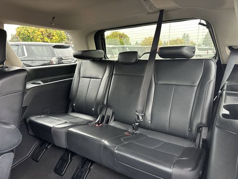 Used 2024 Ford Expedition XLT image 11