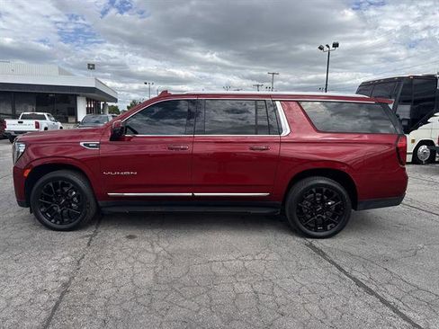 Used 2023 GMC Yukon XL SLT w/ SLT Premium Package AWD/4WD image 10