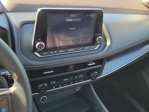 Certified 2023 Nissan Rogue SV FWD image 24