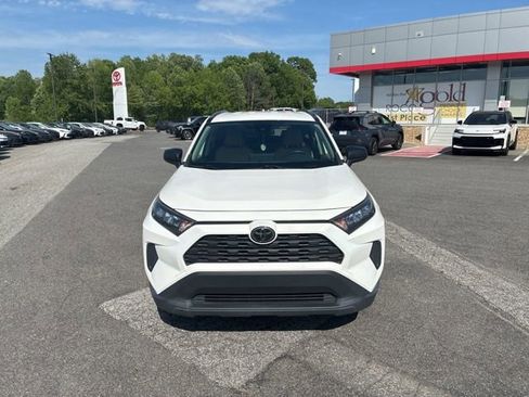 Used 2019 Toyota RAV4 LE image 2
