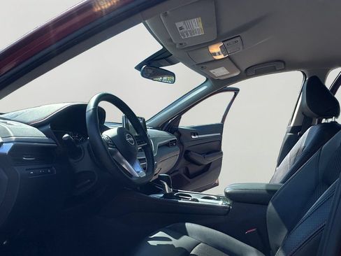 Used 2025 Nissan Altima 2.5 SR AWD/4WD image 9