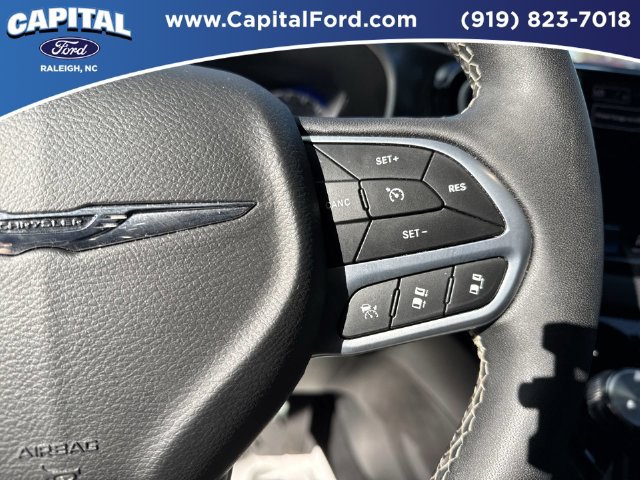 Used 2025 Chrysler Pacifica Select FWD image 23