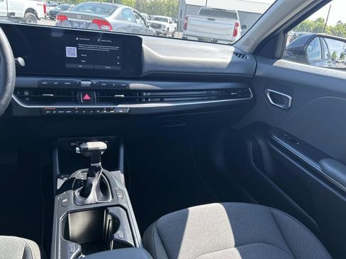 Used 2025 Kia K4 LXS image 17