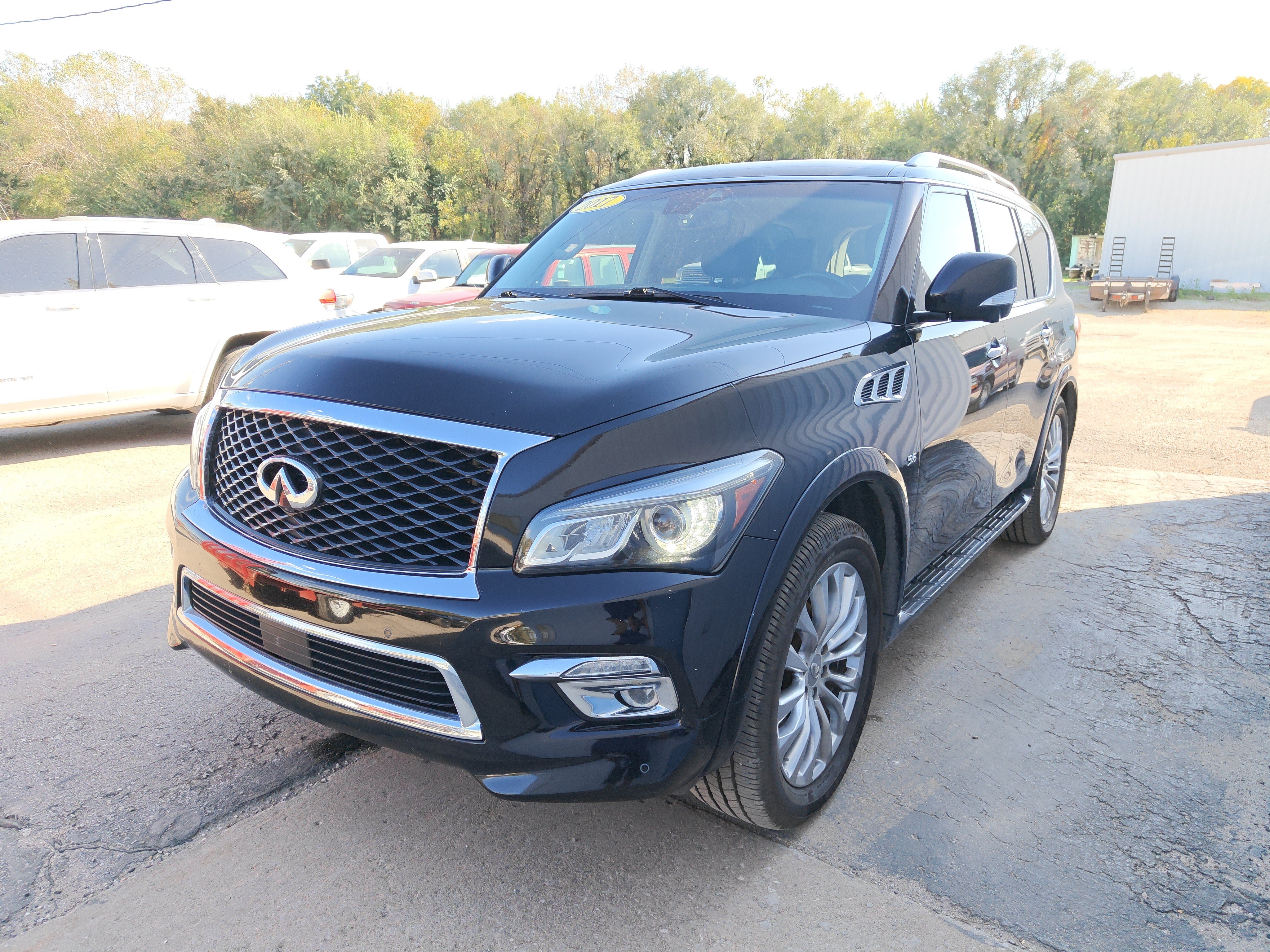 Used 2017 INFINITI QX80 4WD w/ Driver Assistance Package image 8