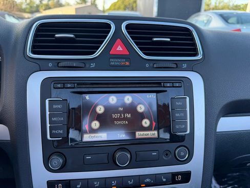 Used 2015 Volkswagen Eos Komfort FWD image 27