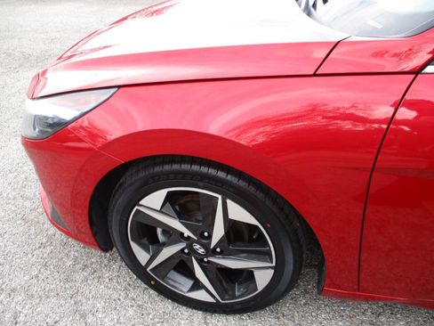 Used 2021 Hyundai Elantra SEL w/ Convenience + Premium Package FWD image 13