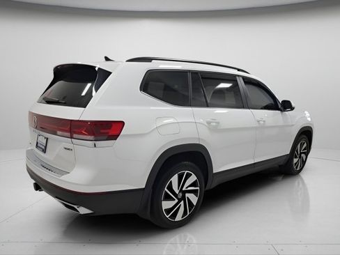 Used 2024 Volkswagen Atlas SE w/ Panoramic Sunroof Package AWD/4WD image 6