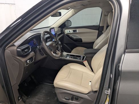 Used 2023 Ford Explorer Platinum w/ Premium Technology Package AWD/4WD image 19