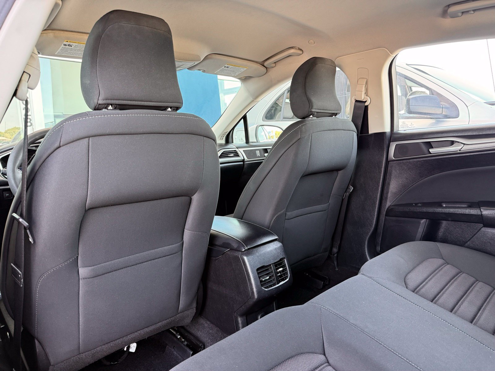 Used 2019 Ford Fusion SE FWD image 15