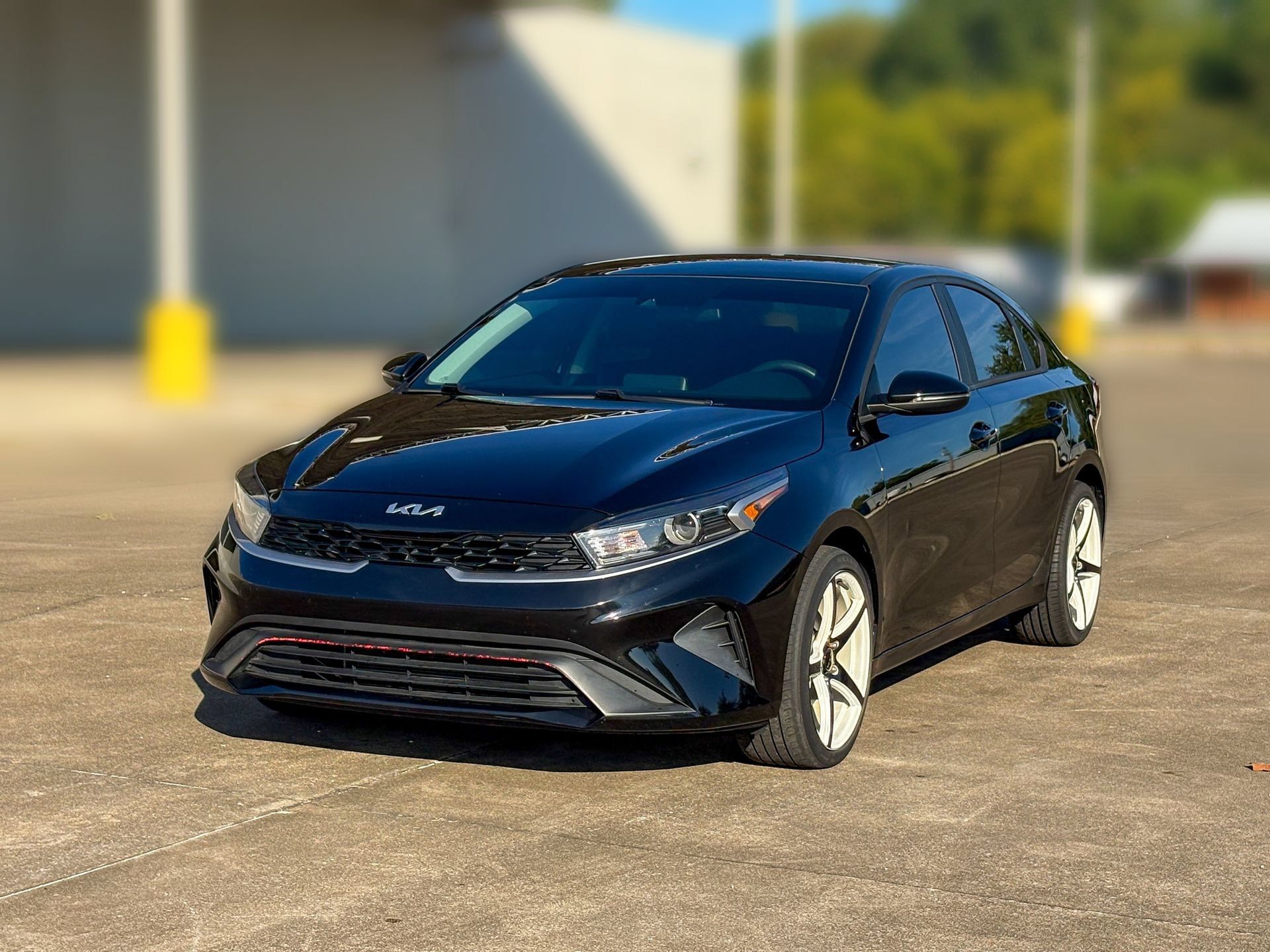 Used 2024 Kia Forte LXS w/ LXS Technology Package FWD image 4