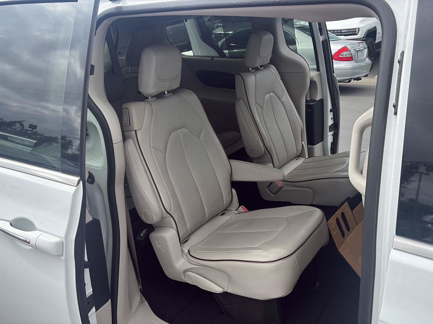 Used 2020 Chrysler Pacifica Limited FWD image 26