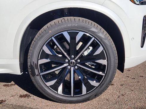 New 2026 Volvo XC90 T8 Plus w/ Protection Package Premier image 30