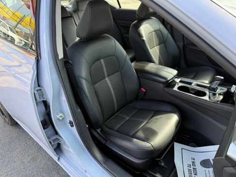 Used 2025 Nissan Altima 2.5 SR FWD image 8