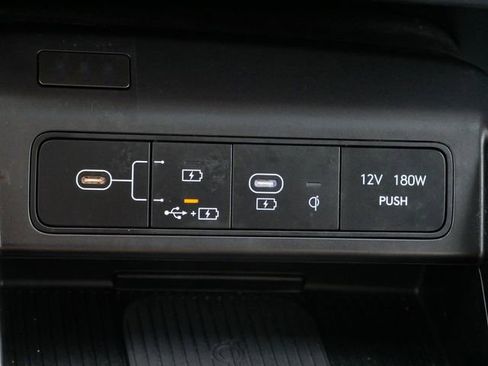 Used 2025 Hyundai Kona Limited AWD/4WD image 23