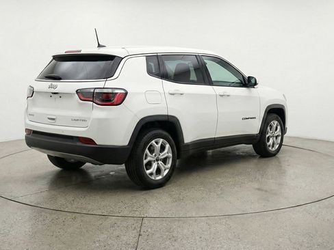 Used 2025 Jeep Compass Latitude AWD/4WD image 9