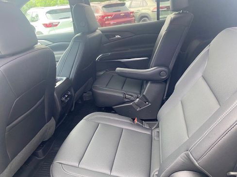 New 2025 Chevrolet Traverse LT w/ Midnight/Sport Edition image 8