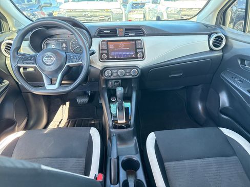 Used 2022 Nissan Versa SV image 13