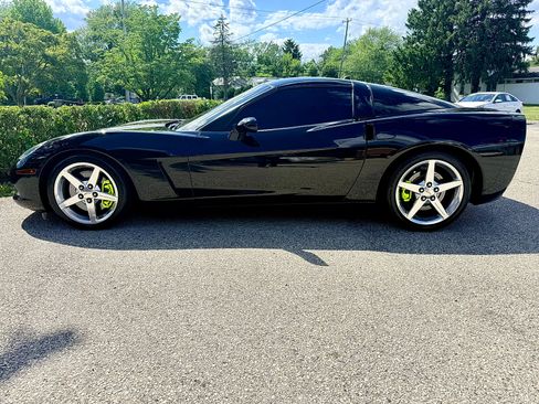 Used 2005 Chevrolet Corvette Coupe w/ Preferred Equipment Group RWD image 8