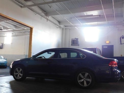 Used 2015 Volkswagen Passat 1.8T Limited Edition FWD image 10