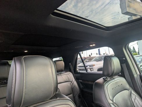 Used 2018 Ford Explorer Platinum AWD/4WD image 12