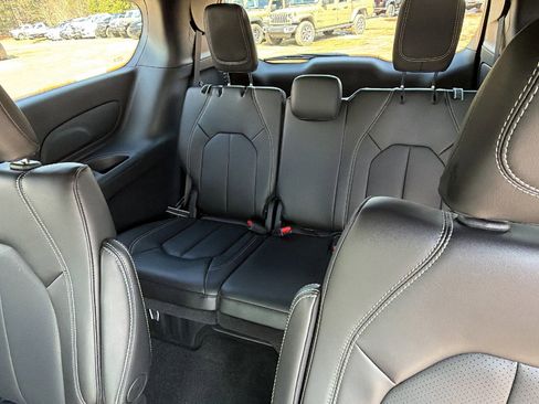 New 2026 Chrysler Pacifica Select image 19