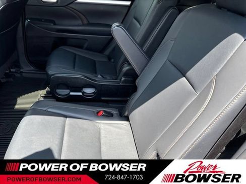 Used 2019 Toyota Highlander XLE AWD/4WD image 10
