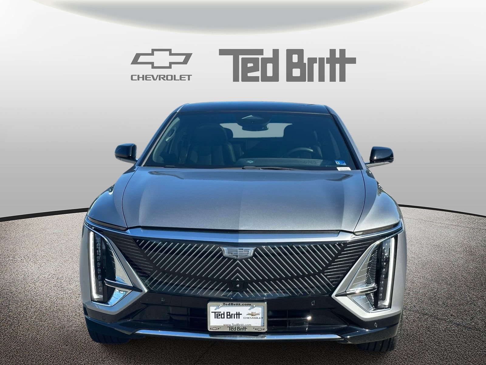 Used 2024 Cadillac Lyriq Luxury AWD/4WD image 2