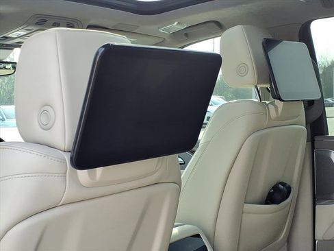 Used 2023 Cadillac Escalade Sport Platinum w/ LPO, ONYX Package image 12