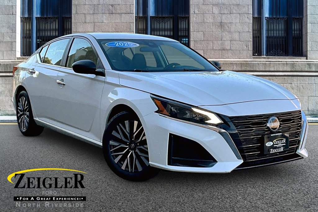 Used 2025 Nissan Altima 2.5 SV FWD image 1