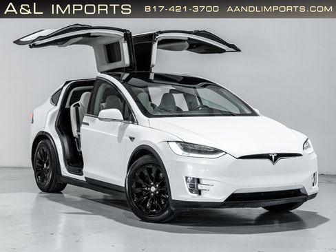 Used 2018 Tesla Model X 75D image 44