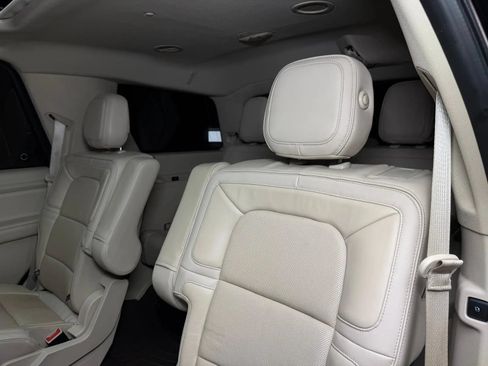 Used 2018 Lincoln Navigator Select AWD/4WD image 23
