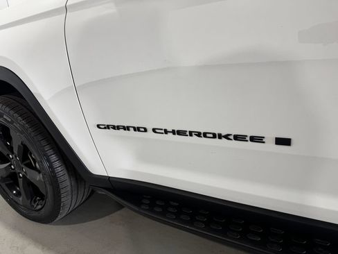 Used 2024 Jeep Grand Cherokee Limited w/ Luxury Tech Group II AWD/4WD image 32