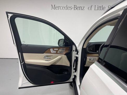 Used 2024 Mercedes-Benz GLS 450 4MATIC image 17