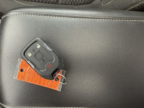 Used 2017 GMC Acadia SLE image 20