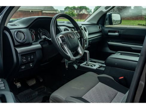 Used 2017 Toyota Tundra SR5 w/ SR5 Upgrade Package AWD/4WD image 11