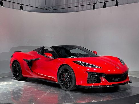 Used 2024 Chevrolet Corvette Z06 RWD image 39