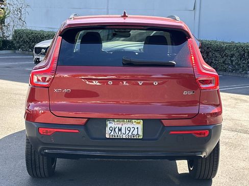 Certified 2024 Volvo XC40 B5 Plus w/ Climate Package image 5