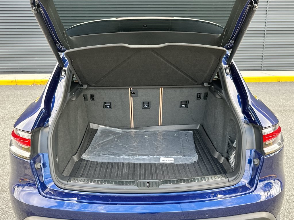 Certified 2024 Porsche Macan S AWD/4WD image 31