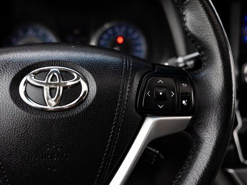 Used 2017 Toyota Sienna XLE image 12