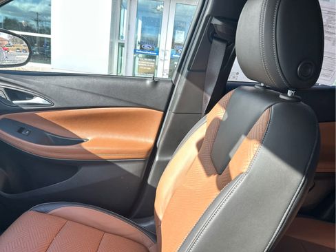 Used 2020 Buick Encore GX Essence w/ Experience Buick Package image 11