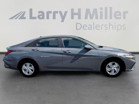 New 2026 Hyundai Elantra SE FWD image 9