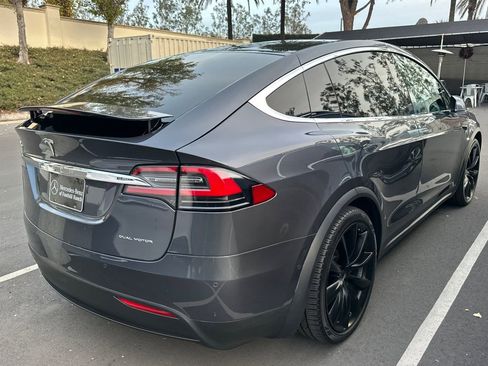 Used 2020 Tesla Model X Long Range image 3