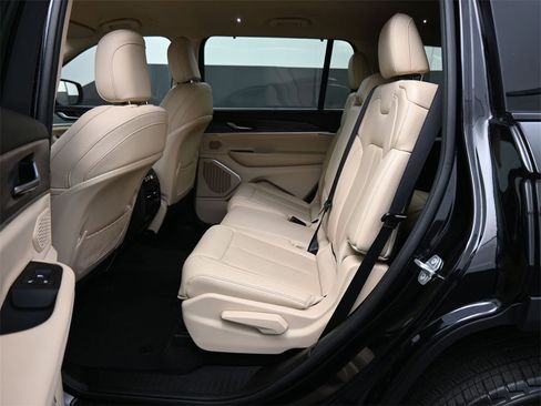 Used 2022 Jeep Grand Cherokee L Limited w/ Luxury Tech Group II image 22