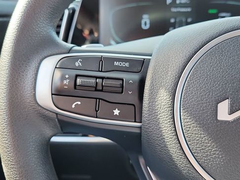 Used 2025 Kia Sportage LX image 23