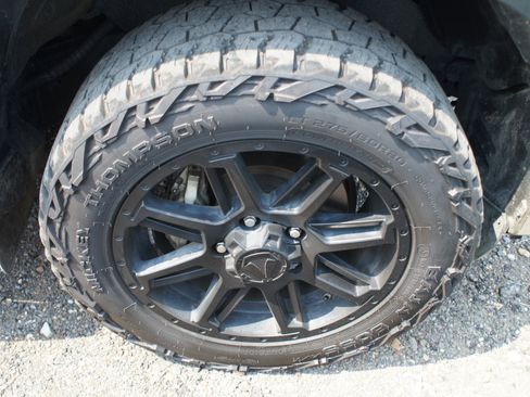 Used 2018 Toyota Tundra SR5 w/ SR5 Upgrade Package AWD/4WD image 4