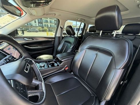 Used 2023 Jeep Grand Cherokee 4WD 4xe image 15