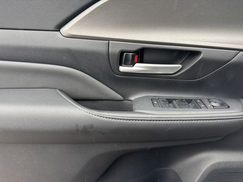 Used 2026 Toyota Grand Highlander AWD image 16
