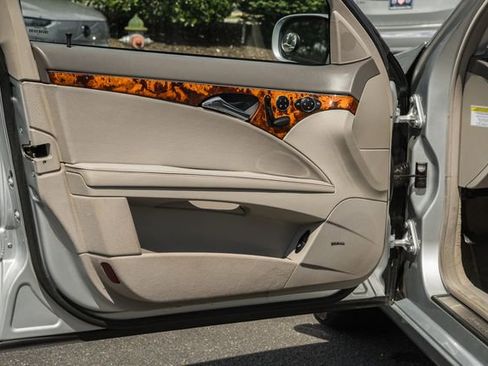Used 2006 Mercedes-Benz E 320 CDI Sedan image 31