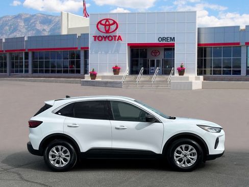 Used 2024 Ford Escape Active AWD/4WD image 3