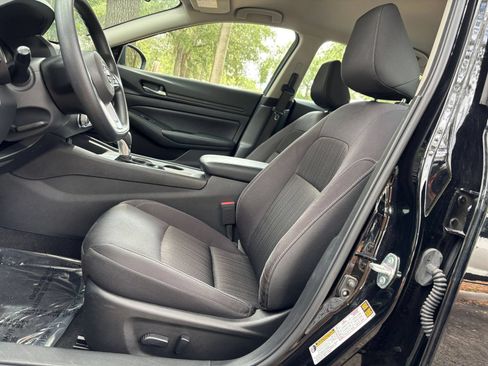 Used 2025 Nissan Altima 2.5 SV FWD image 27